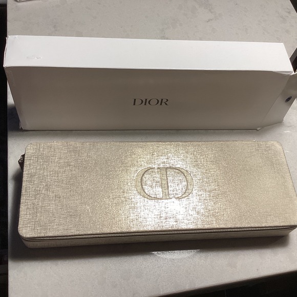 Dior Handbags - Dior Prestige‎ Skincare Set Travel Kit Case La Micro Huile Serum Moisturizer